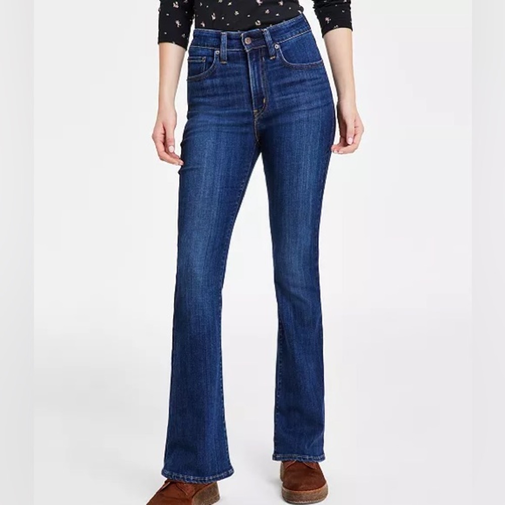LEVI’s 726 high rise flared Jean size 27